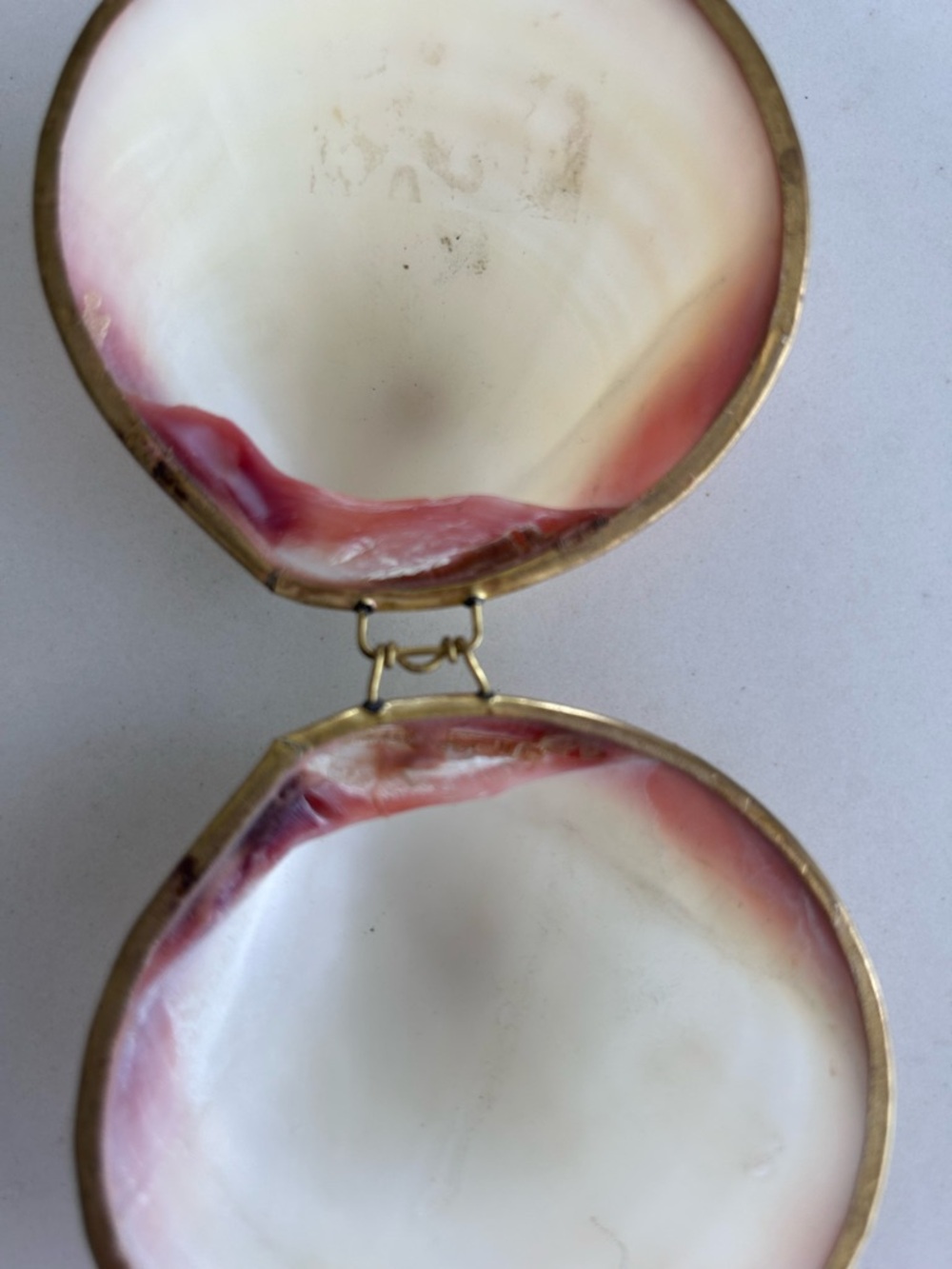 Vintage Capiz Mother of Pearl Clam Shell Trinket Box Coin Purse Brass - Picture 6 of 6